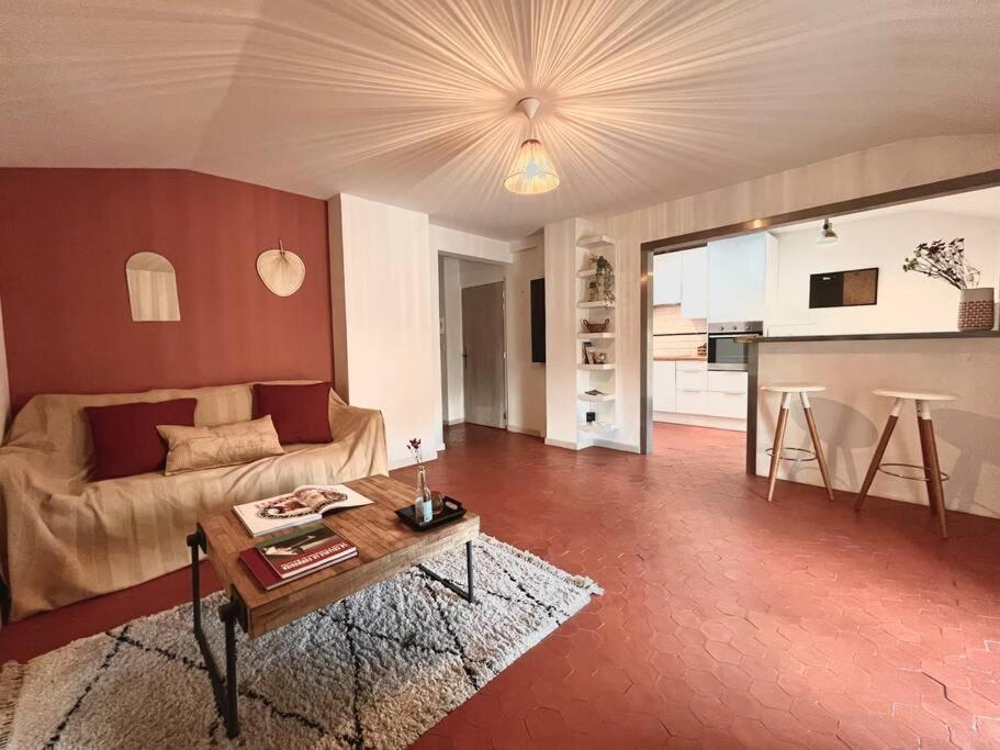 Appartement A Pied Du Centre Avec Place De Parking Арль Екстер'єр фото